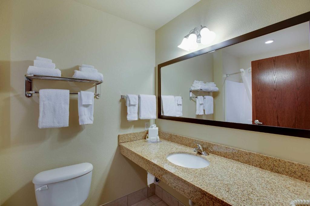 Cobblestone Inn & Suites - Clintonville - image 2