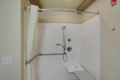 Cobblestone Inn & Suites - Clintonville - image 3