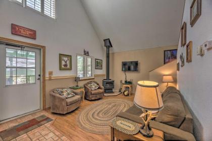 Quaint Cloudcroft Cabin with Stunning Forest Views! - image 11