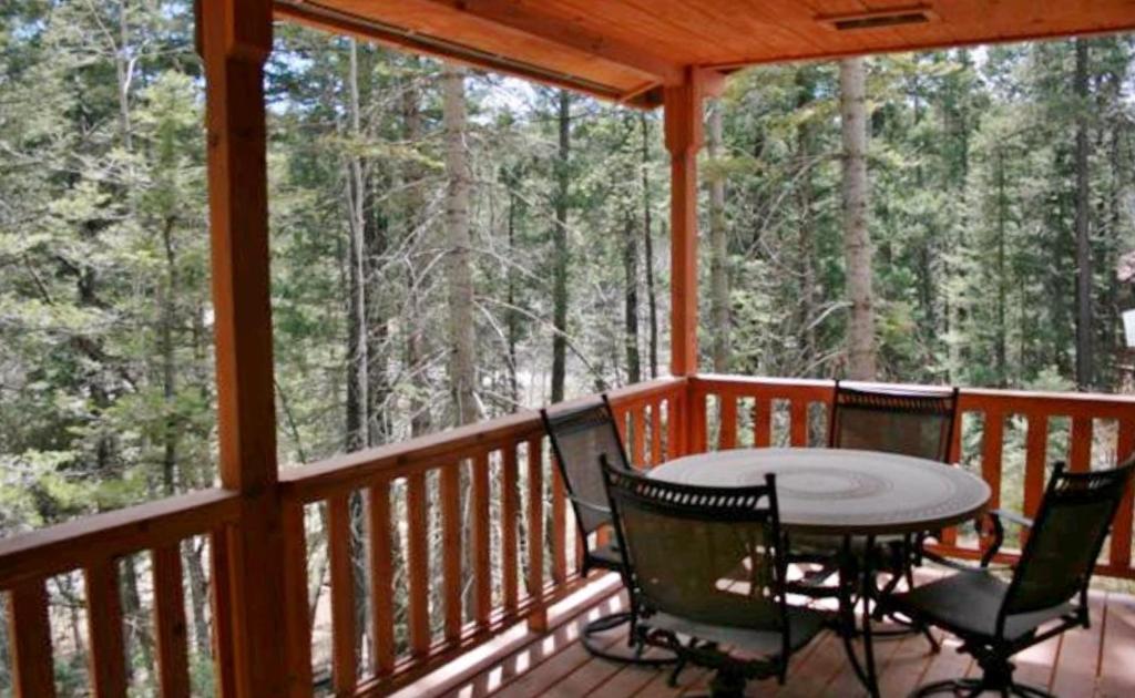 Charming Coppertop Cloudcroft Cabin 3 Mi to Ski - image 2