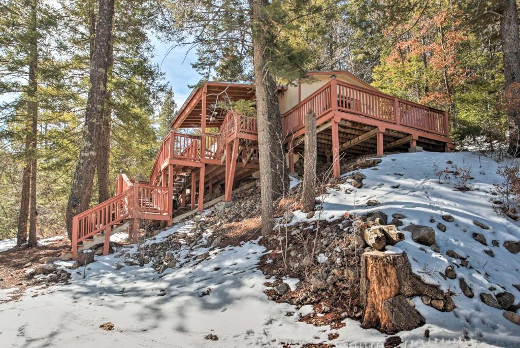 Rustic Cloudcroft Cabin with Deck-Near Skiing and Fishing! - main image