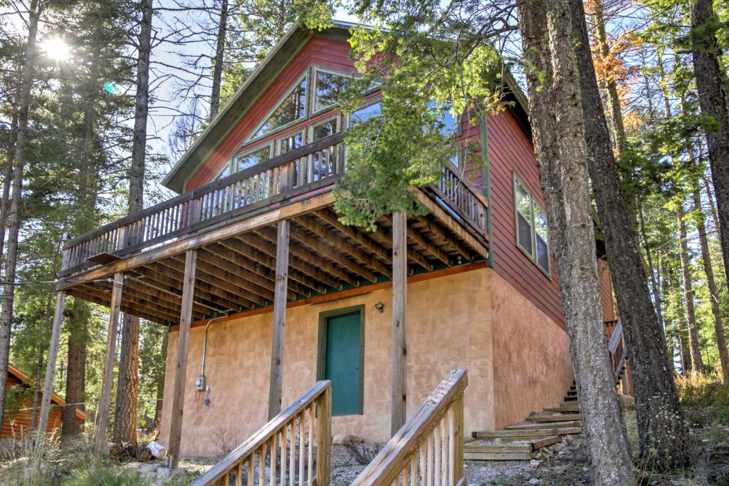 Cozy Cloudcroft Cabin with Serene Wooded Views and Deck - main image