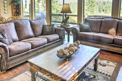 Cozy Cloudcroft Cabin with Serene Wooded Views and Deck - image 10