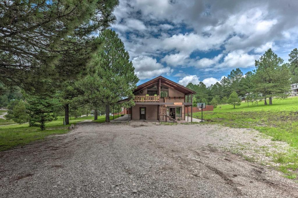 Valley Cloudcroft Hideaway Less Than 8 Mi to Town! - image 4