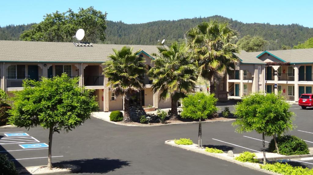 Cloverdale Wine Country Inn & Suites - main image