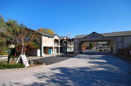 Cloverdale Wine Country Inn & Suites - image 3