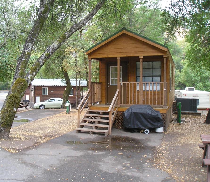 Russian River Camping Resort One-Bedroom Cabin 2 - main image