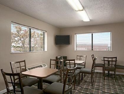 Days Inn by Wyndham Cloverdale Greencastle - image 11