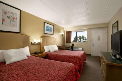 Days Inn by Wyndham Cloverdale Greencastle - image 5