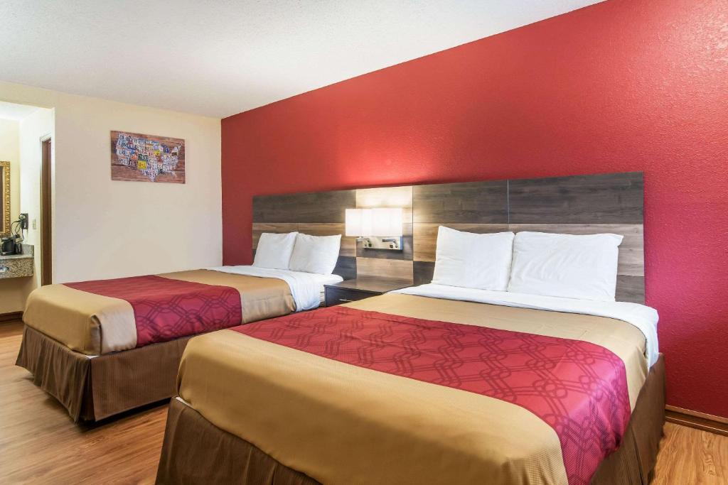 Econo Lodge Cloverdale - image 4