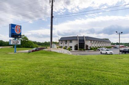 Motel 6-Cloverdale IN - Greencastle - image 2