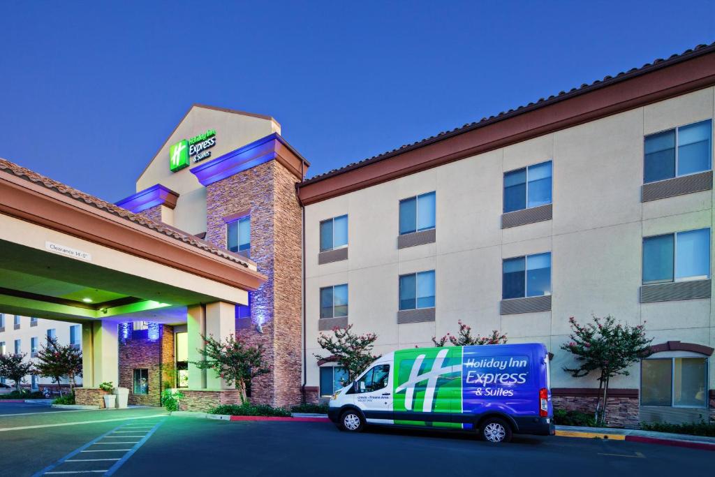 Holiday Inn Express & Suites Clovis Fresno Area an IHG Hotel - main image