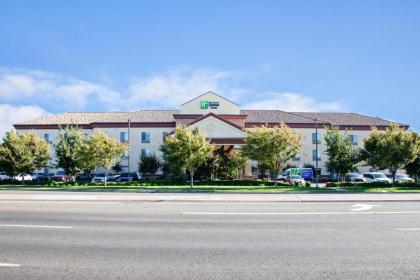 Holiday Inn Express & Suites Clovis Fresno Area an IHG Hotel - image 13