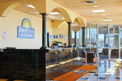 Days Inn & Suites by Wyndham Clovis - image 4