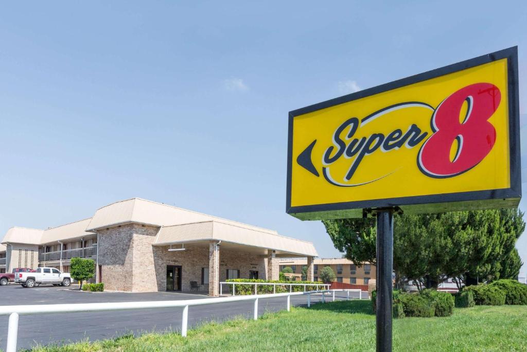 Super 8 by Wyndham Clovis - main image