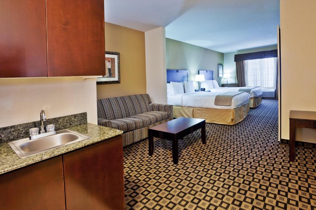 Holiday Inn Express & Suites Clovis an IHG Hotel - image 4