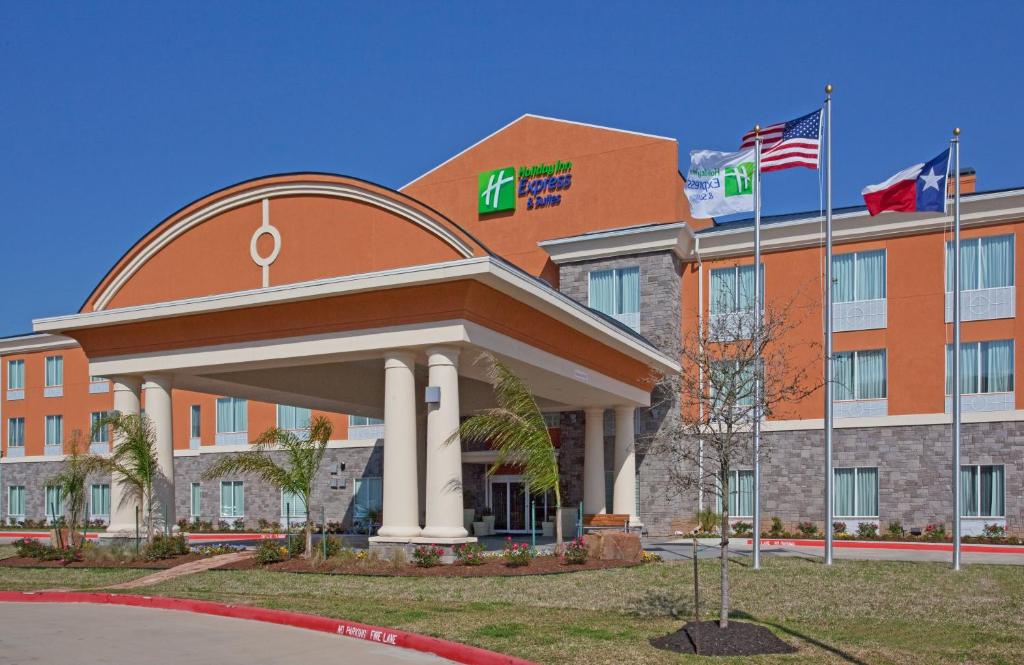 Holiday Inn Express Hotel & Suites Clute-Lake Jackson an IHG Hotel - main image