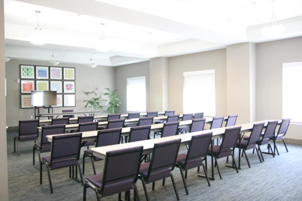 Holiday Inn Express Hotel & Suites Clute-Lake Jackson an IHG Hotel - image 4