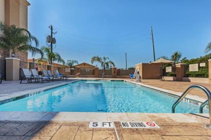 Hampton Inn and Suites Lake Jackson-Clute - image 9