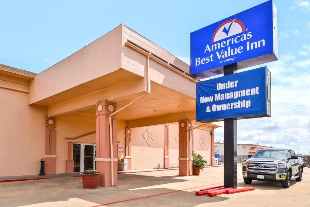 Americas Best Value Inn Clute - main image