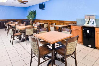 Americas Best Value Inn Clute - image 10