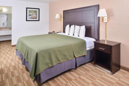 Americas Best Value Inn Clute - image 2