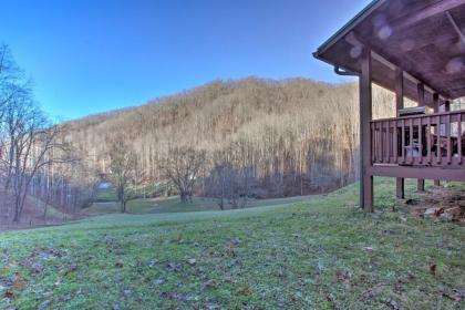 Turkey Creek Cove Cabin in Clyde with Fire Pit - image 15