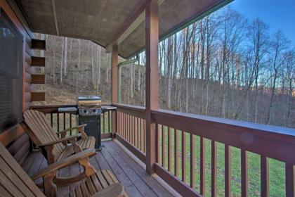 Turkey Creek Cove Cabin in Clyde with Fire Pit - image 4