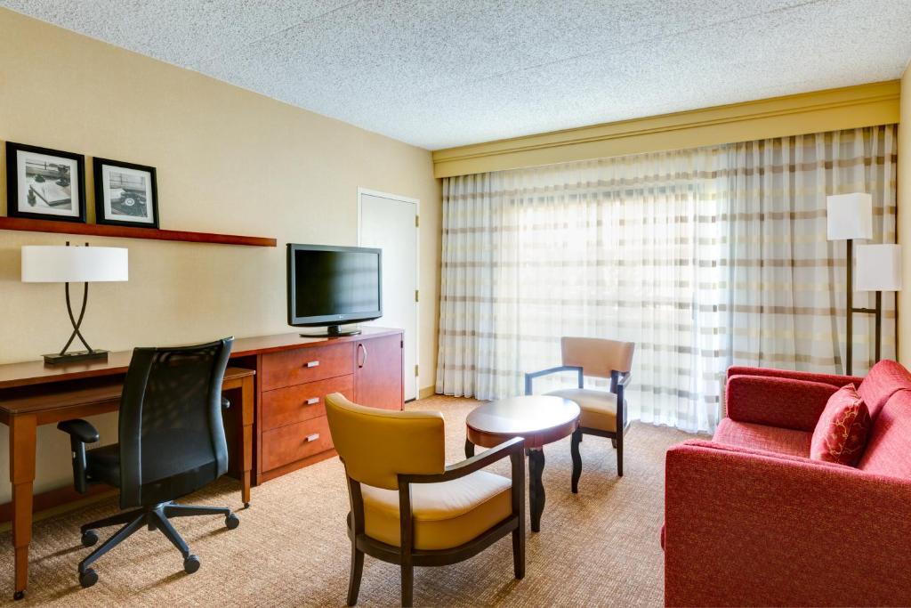 Courtyard By Marriott Baltimore Hunt Valley - image 2