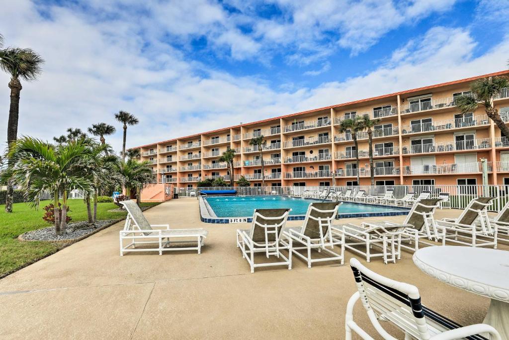 Oceanfront Cocoa Beach Condo with View -Walk to Pier! - image 6