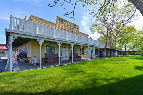 Buffalo Bill Cabin Village - image 5