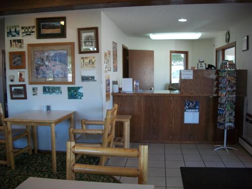 A Wyoming Inn - image 4