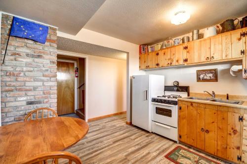 Cody Apartment with Panoramic Mountain Vistas! - main image