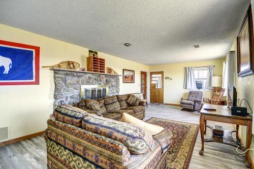 Cody Apartment with Panoramic Mountain Vistas! - image 4