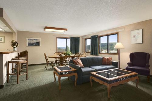 Days Inn by Wyndham Coeur d'Alene - image 2