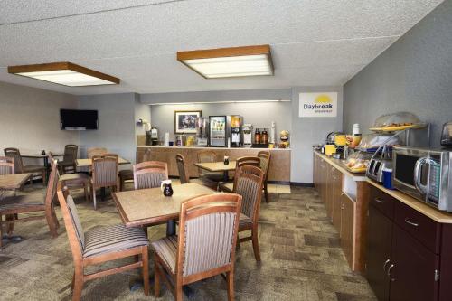 Days Inn by Wyndham Coeur d'Alene - image 4