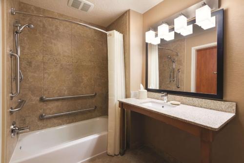 La Quinta by Wyndham Coeur d`Alene - image 5