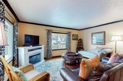 Charming Coeur d'Alene Vintage Family Cottage - image 3