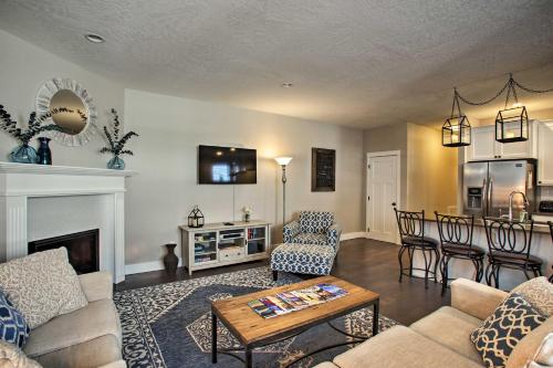 Coeur dAlene Townhome Near Sherman Ave with Parking! - main image