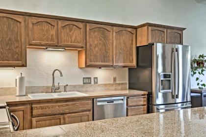 Modern Coeur dAlene Getaway Condo Walk Downtown! - image 11