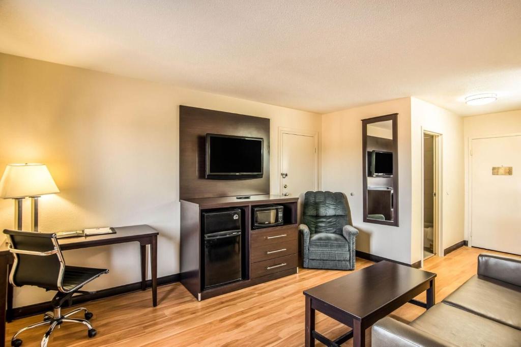 Quality Inn Colby - image 6