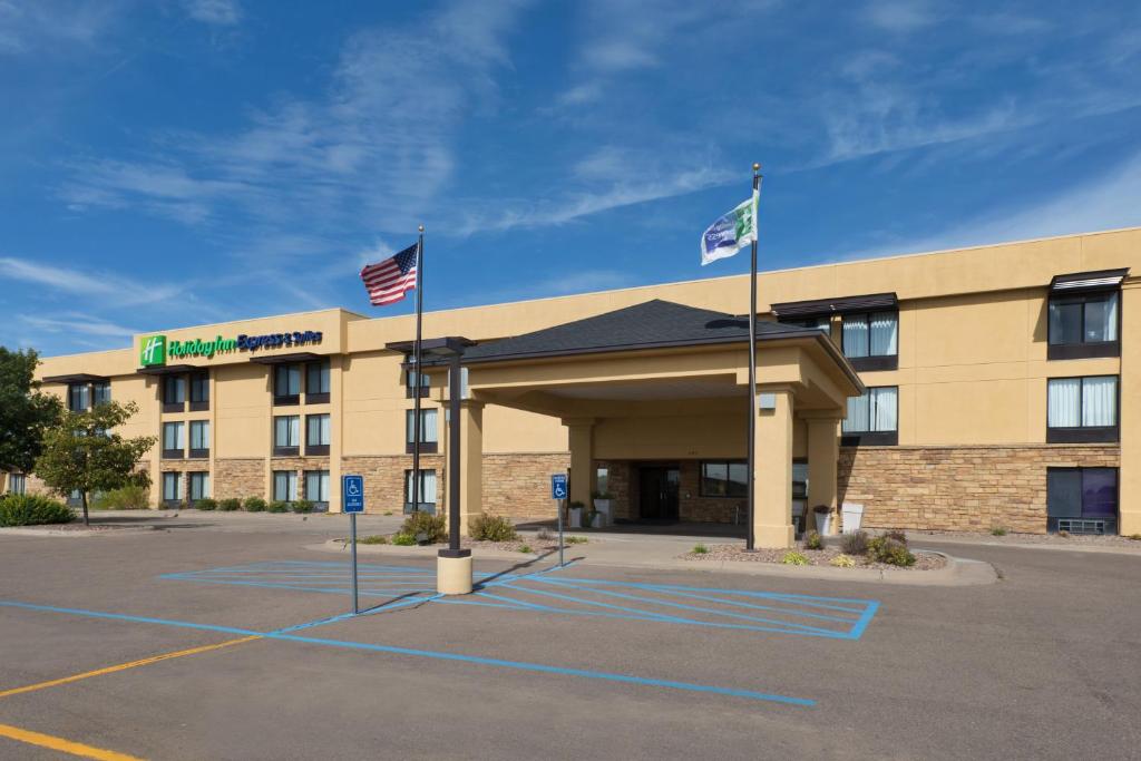 Holiday Inn Express Hotel & Suites Colby an IHG Hotel - image 7