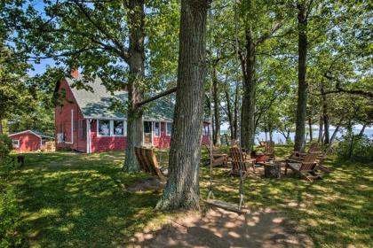 Rustic Lake House on Lake Champlains Barney Point - image 15