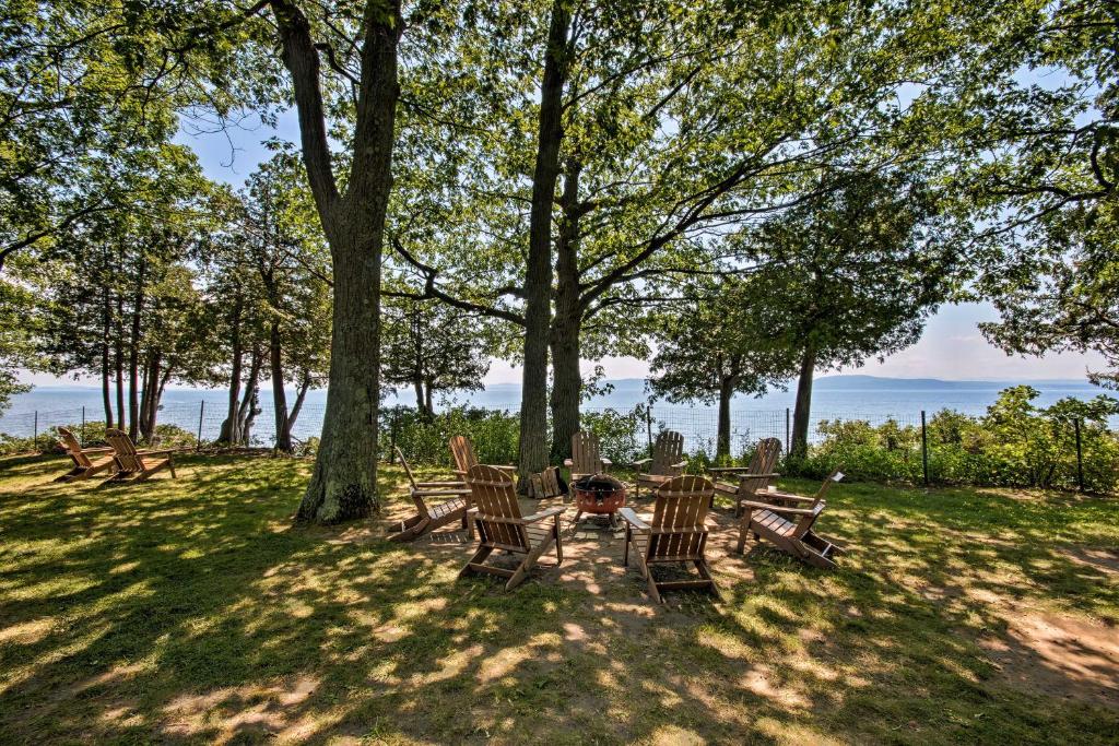 Rustic Lake House on Lake Champlains Barney Point - image 7