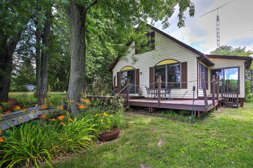 Waterfront Cottage with Deck and Dock on Dragon Lake! - main image