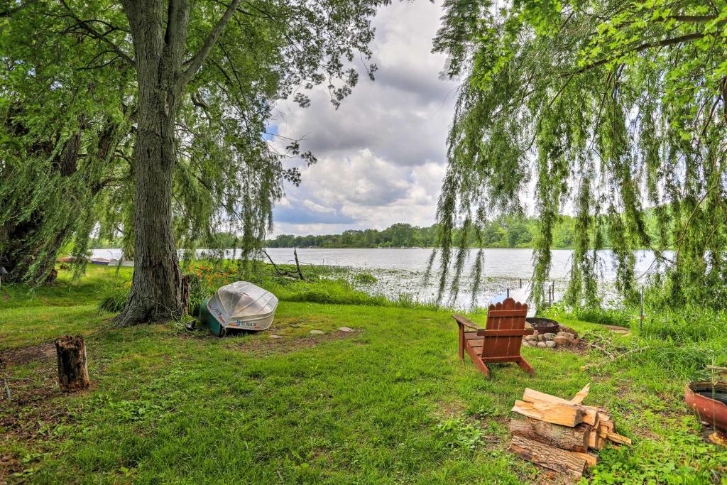 Waterfront Cottage with Deck and Dock on Dragon Lake! - image 7