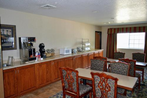 Colfax Inn - image 4