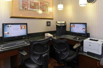 Hampton Inn College Park - image 11