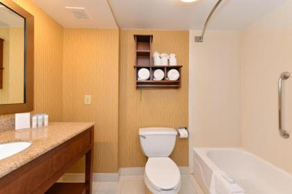 Hampton Inn College Park - image 13