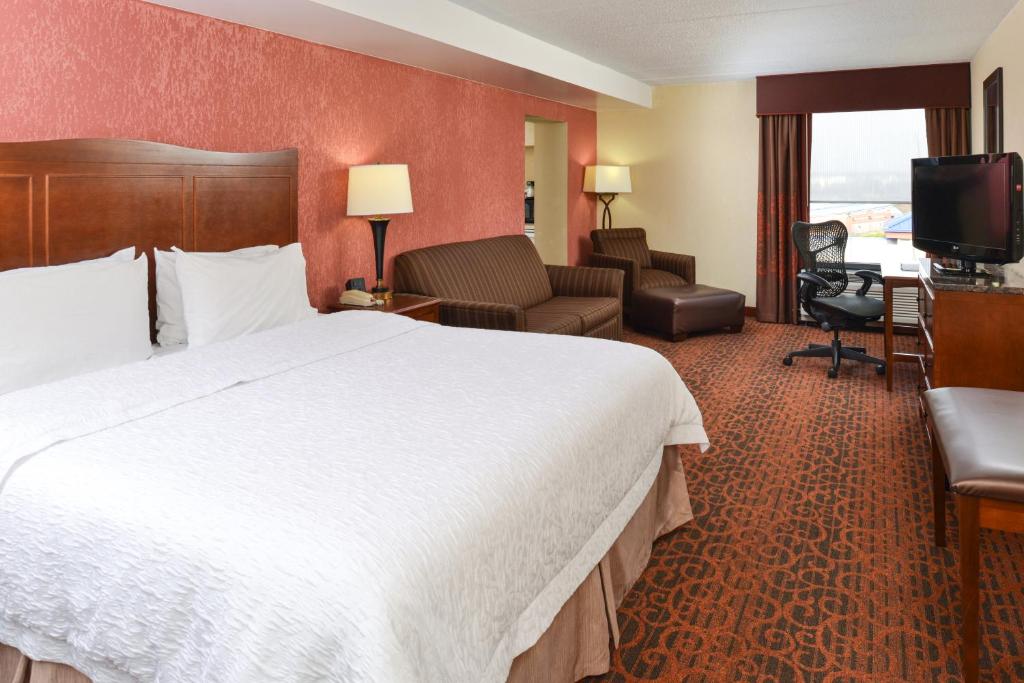 Hampton Inn College Park - image 2